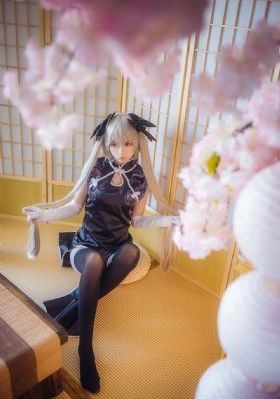 大胸隔壁女孩