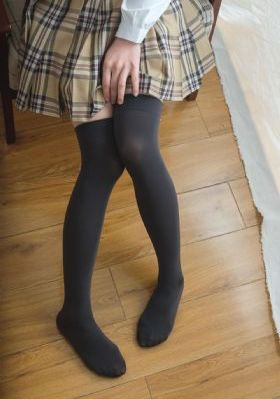 按摩室的女大学生